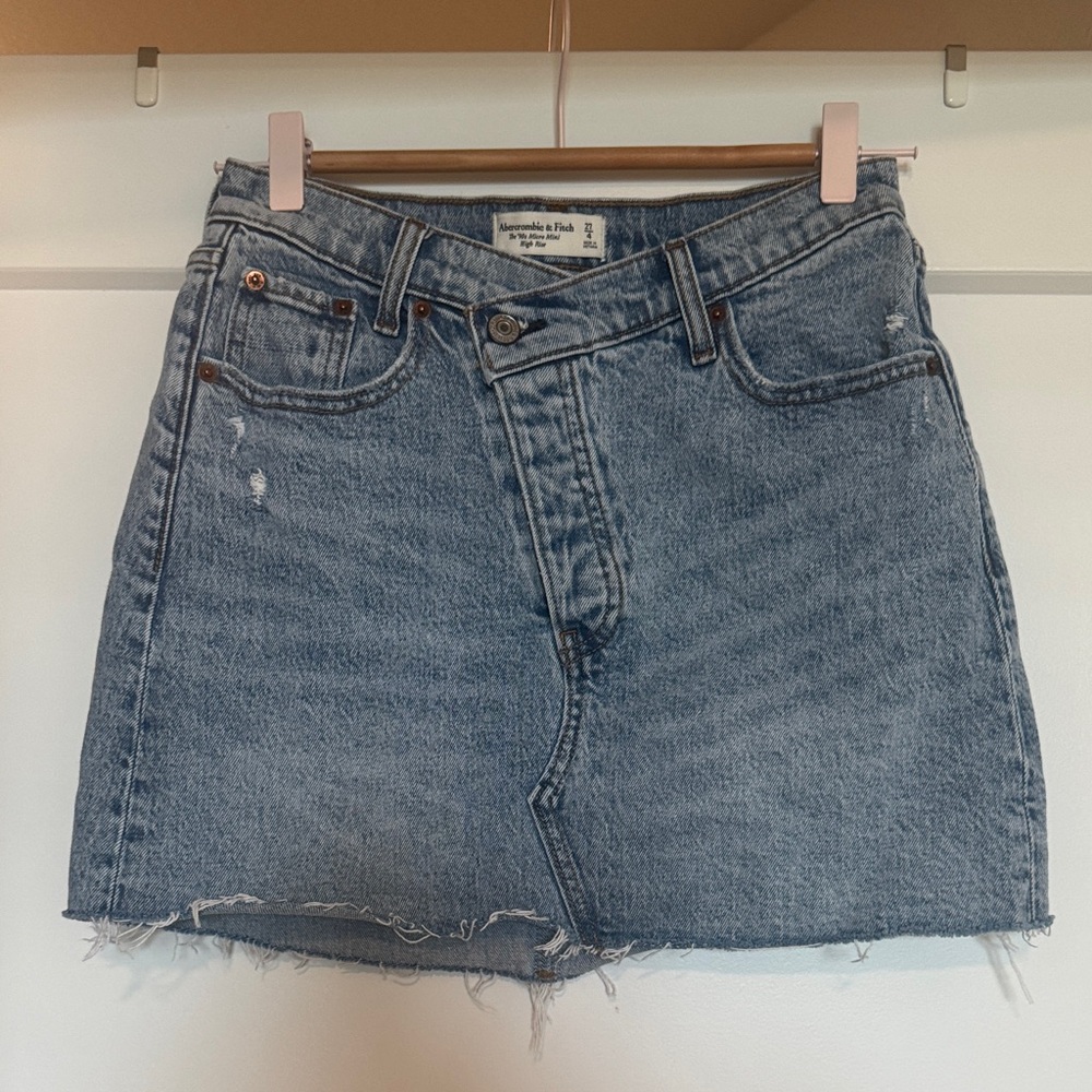 Abercrombie the 90s micro mini high rise denim skirt